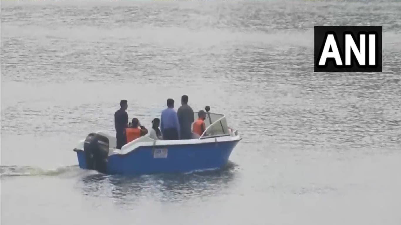 सोनिया गांधी ने श्रीनगर में बोटिंग का उठाया लुत्फ, बेटे राहुल गांधी से करेंगी मुलाकात