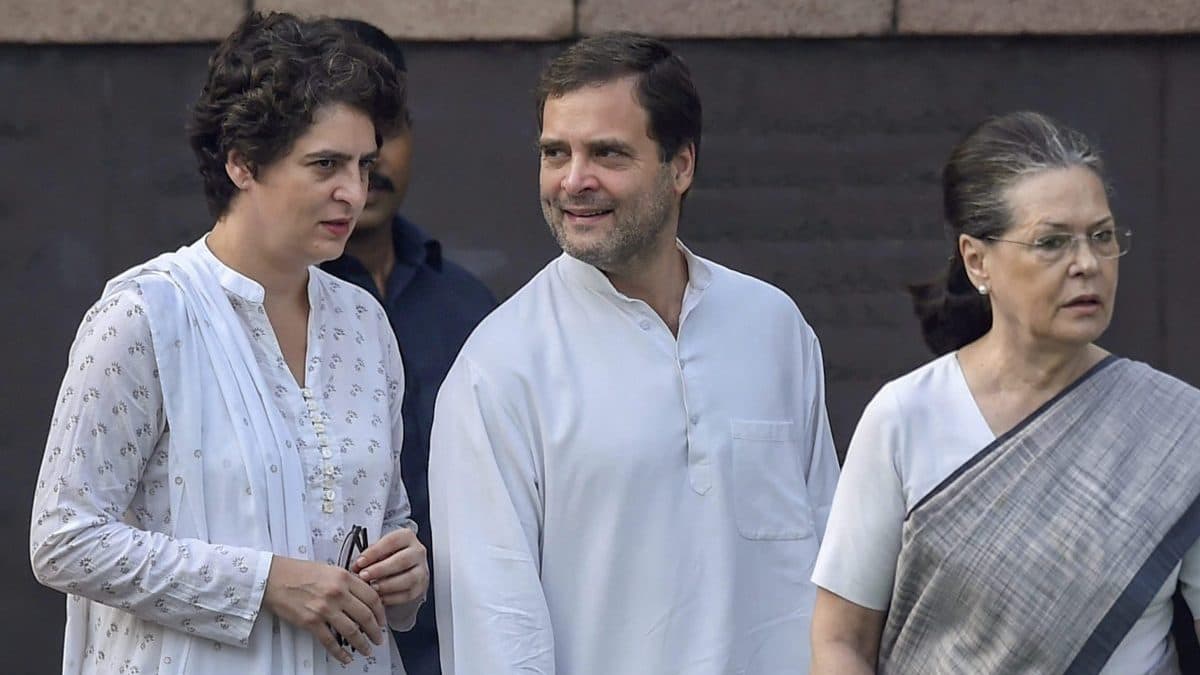 राहुल गांधी बनेंगे लोकसभा में कांग्रेस के नेता? मां सोनिया और बहन प्रियंका को सौंपा गया मनाने का जिम्मा