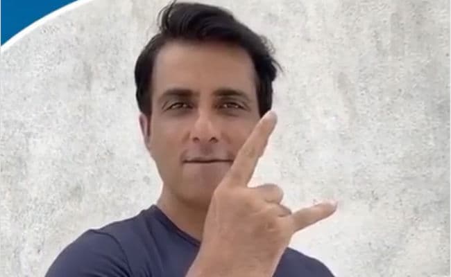 प्रवासी मजदूरों के ‘मसीहा’ सोनू सूद को पेप्सी ने इंस्टाग्राम कैंपेन के लिए किया साइन
