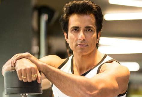 Exclusive: सोनू सूद ने कहा- मजदूरों को परिवार के साथ पैदल चलता देख टूट गया था...