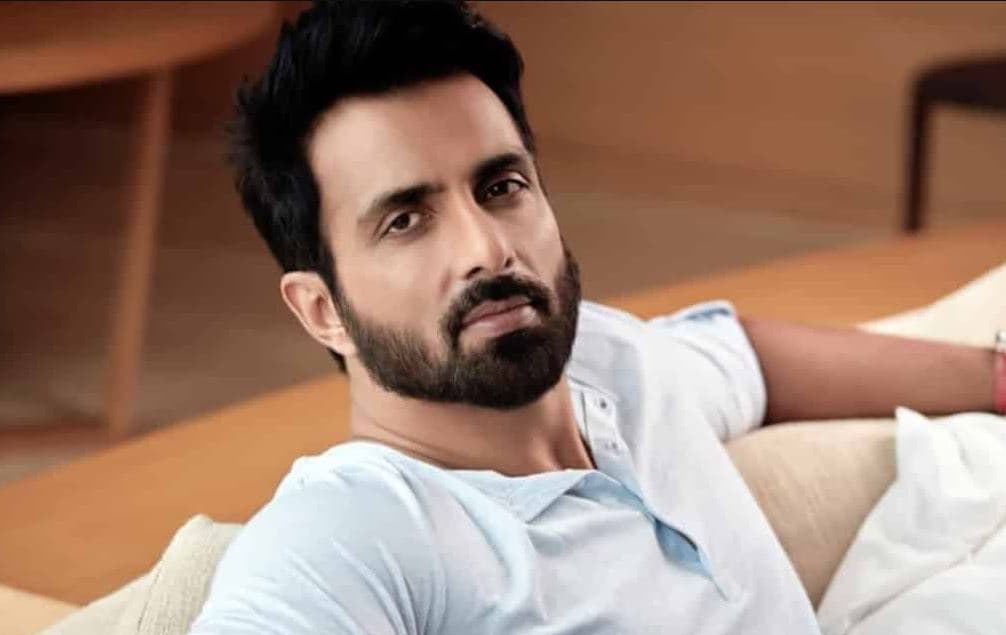 टैक्स चोरी के आरोपों पर सोनू सूद का बयान, बोले- मैं लोगों की कमाई बर्बाद करने नहीं जा रहा हूं...