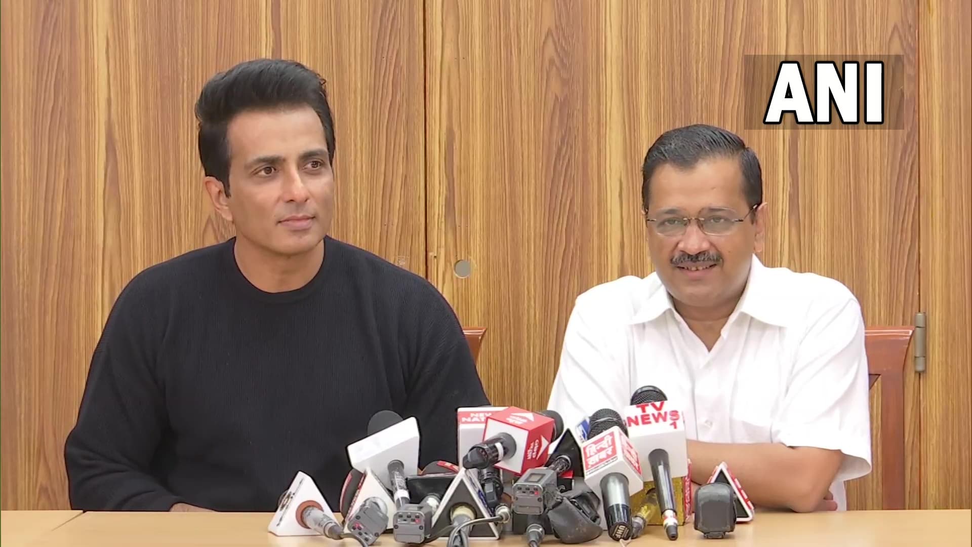 अरविंद केजरीवाल से मिलने के बाद बोले सोनू सूद, हमने राजनीति पर नहीं की बात