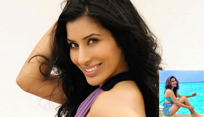 सोफी चौधरी के बिकिनी अवतार ने फैंस को किया घायल, मालदीव में करवाया Latest Photoshoot हो रहा है Viral