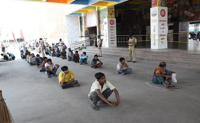 संक्रमित व्यक्ति ने सोशल डिस्टेंसिंग नहीं मानी, तो वह 30 दिनों में 406 लोगों को करेगा बीमार