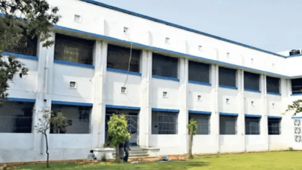 बिहार के चार मजदूरों की सूरत में दम घुटने से हुई मौत, टैंक के अंदर कर रहे थे सफाई