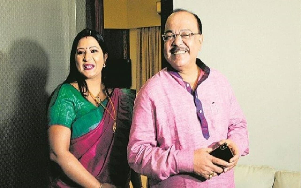 ‘भाई फोटा’ पर बैसाखी को साथ लेकर ममता बनर्जी के घर पहुंचे शोभन चटर्जी, मुख्यमंत्री से लिया ‘फोटा’ ‘भाई फोटा’ पर बैसाखी को साथ लेकर ममता बनर्जी के घर पहुंचे शोभन चटर्जी, मुख्यमंत्री से लिया ‘फोटा’