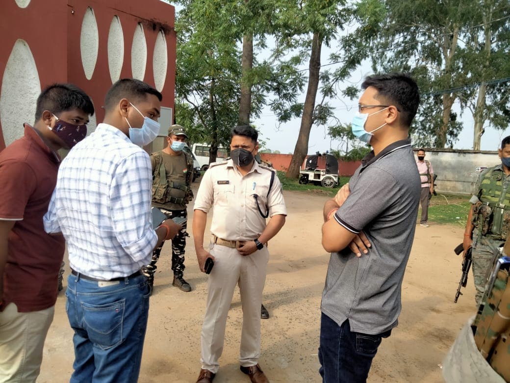 Jharkhand Crime News : झारखंड के चतरा में CRPF जवान ने रसोइया के बाद खुद को मारी गोली, दोनों की मौत, पढ़िए क्या है पूरा मामला