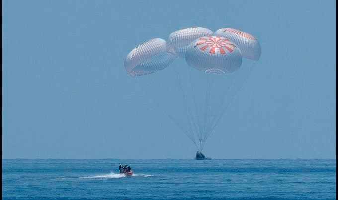 NASA SpaceX: अमेरिका ने रचा इतिहास, 45 वर्ष में पहली बार अंतरिक्ष यात्रियों को समुद्र में उतारने में रहा कामयाब