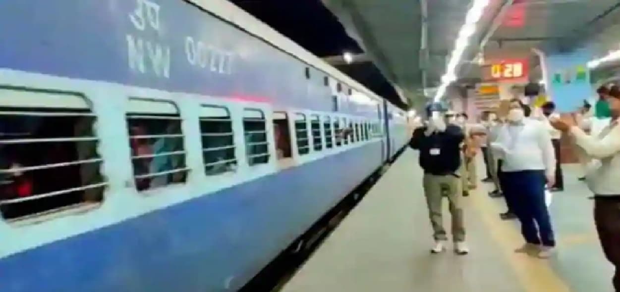20 अक्तूबर से 30 नवंबर तक चलेंगी पूजा स्पेशल ट्रेनें, रेलवे बोर्ड ने जारी की ट्रेनों की लिस्ट