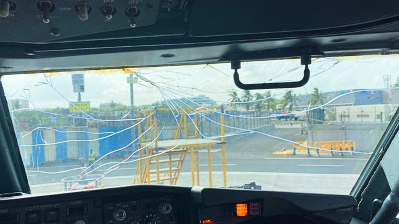 मुंबई-गोरखपुर SpiceJet Boeing 737 विमान के विंडशील्ड में थी दरारें, विमान मुंबई लौटा