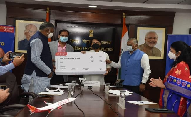 दिल्ली-तिरुपति मार्ग पर फ्लाइट से सफर होगा आसान, स्पाइसजेट की उड़ान को ज्योतिरादित्य सिंधिया ने दिखाई हरी झंडी