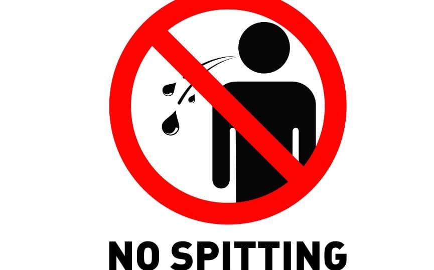 कहीं भी थूकने से परहेज करें