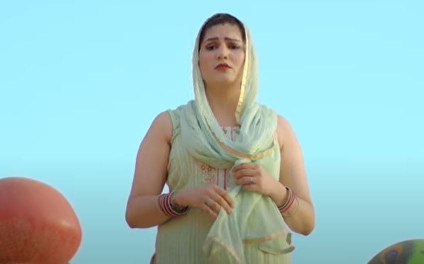 सपना चौधरी का नया सॉन्ग Rail Ki Bhambhiri रिलीज, हरियाणवी डांसर के एक्सप्रेशंस पर दिल हार बैठे फैंस, VIDEO