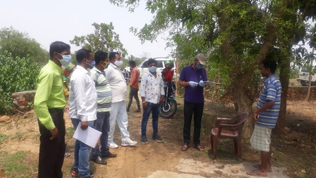 Ration In Jharkhand : कोरोना काल में भी राशन की कालाबाजारी, गरीबों के निवाले पर ऐसे डाल रहे डाका, डोर स्टेप डिलीवरी एजेंसी व 2 राशन डीलरों को शोकॉज, पढ़िए राशन घोटाला का कैसे हुआ खुलासा