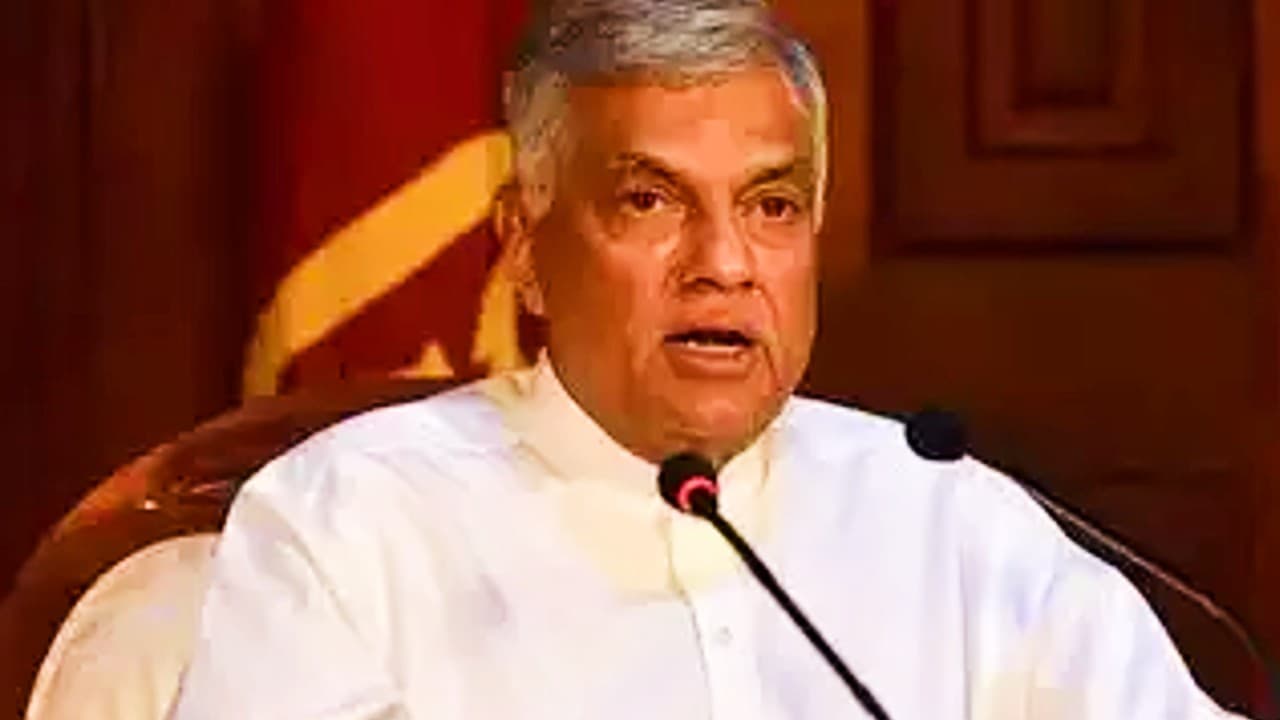 श्रीलंका में विक्रमसिंघे ने मंत्रिमंडल में चार मंत्रियों को शामिल किया, पेरिज फिर विदेश मंत्री बने