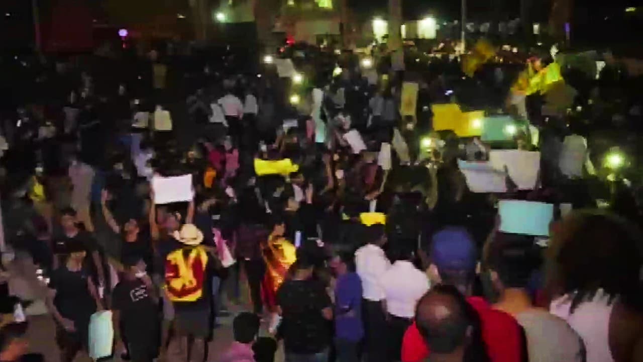 Sri Lanka Crisis: सातवें आसमान पर महंगाई, अर्थव्यवस्था चरमरायी, लोगों ने मांगा राजपक्षे का इस्तीफा