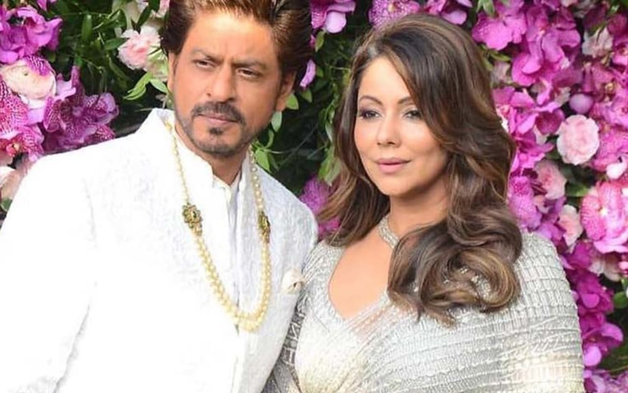 शाहरुख खान पत्नी गौरी खान को नहीं पहनने देते थे व्हाइट शर्ट, वजह जानकर उड़ जाएंगे होश!