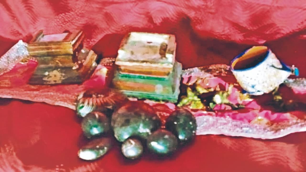 बिहार: सारण में मंदिर से अष्टधातू की तीन मूर्तियों की हुई चोरी, कीमत सुनकर उड़ जाएंगे होश