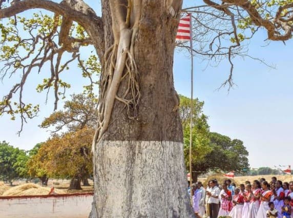 आदिवासियों के मुद्दों पर ध्यान जरूरी