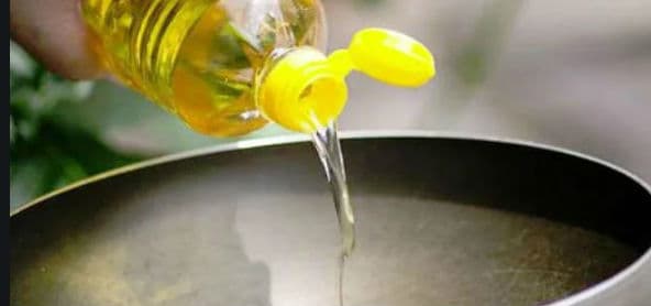 Price Hike! दिवाली में बिगड़ जाएगा खाने का स्वाद! प्याज के बाद अब सरसों तेल की कीमत में लगी आग, रसोई गैस के दाम…