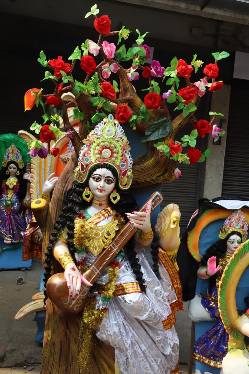 Basant Panchami 2021 : विद्या की देवी मां सरस्वती की ऐसे करें पूजा, इन बातों का रखें विशेष ध्यान, ये है शुभ मुहूर्त