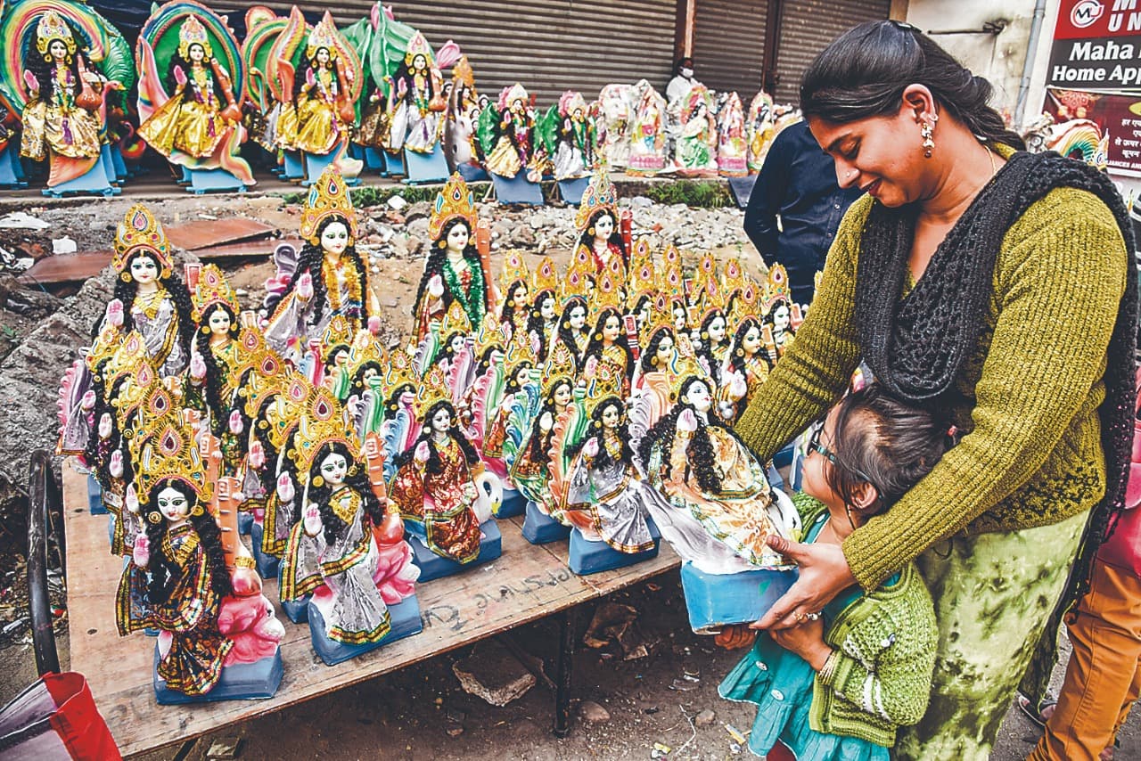 Basant Panchami 2021 : सरस्वती पूजा को लेकर झारखंड के जमशेदपुर में बढ़ी बाजार की रौनक, मूर्ति से लेकर पूजन सामग्री तक की ये है कीमत, पढ़िए पूरी लिस्ट