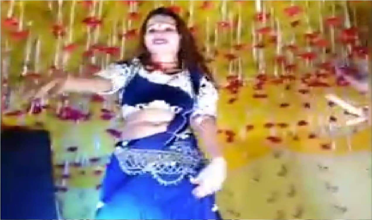 नालंदा में देवी जागरण के नाम पर रात भर चलता रहा अश्लील डांस, एक-एक ठुमके पर युवाओं ने जमकर उड़ाए नोट