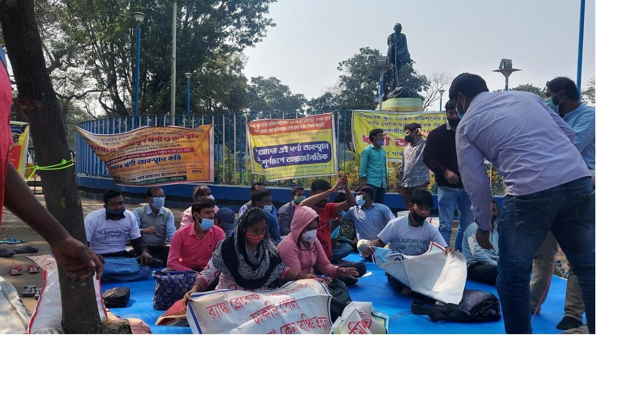 बंगाल : नौकरी की मांग पर नौ संगठनों की शुरु हुई महारैली