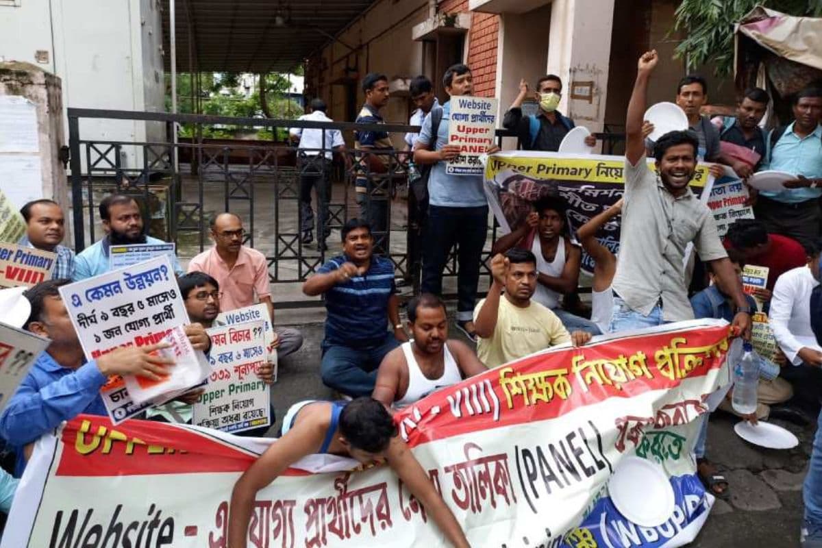 शिक्षक भर्ती नियुक्ति को लेकर बंगाल में जगह-जगह अभ्यार्थियों का प्रदर्शन, पुलिस के साथ झड़प, 40 गिरफ्तार