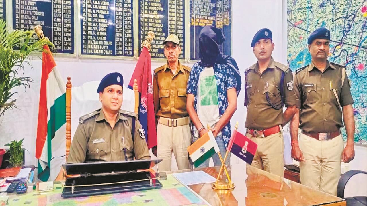 Bihar: खुद को विदेशी बताकर शिकायत कराने आया युवक ही हो गया गिरफ्तार, हैरान करने वाला हुआ खुलासा..