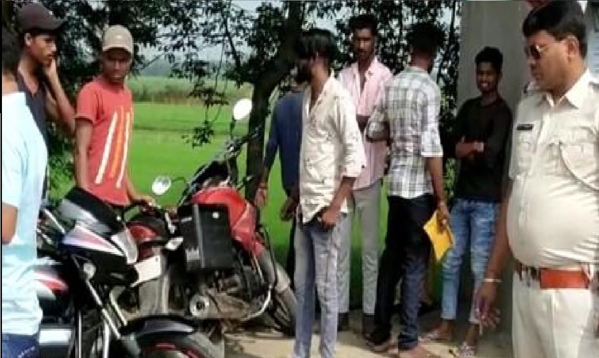 Bihar crime: कटिहार में बच्चा चोरी का आरोप लगाते हुए ग्रामीणों ने युवकों को पीटा, पुलिस ने बचाई जान