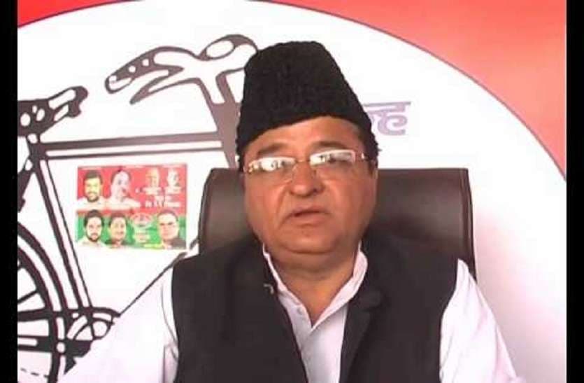 OMG : ध्वजारोहण के बाद राष्ट्रगान भूल गए सपा सांसद एसटी हसन, पहली लाइन के बाद बोले- जय हे, जय हे...देखें VIDEO