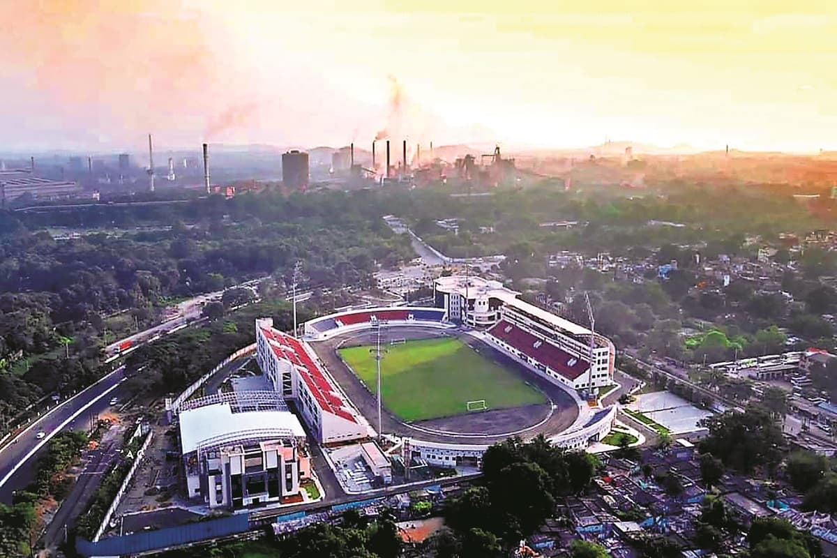 राउरकेला में बने बिरसा मुंडा एथलेटिक्स स्टेडियम, पानपोष मार्केट कॉम्प्लेक्स में लटक रहा ताला