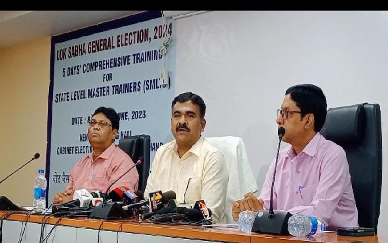 मतदाता सूची पुनरीक्षण: लोकसभा व विधानसभा चुनाव को लेकर ECI की तैयारी शुरू, 18-19 साल के युवाओं पर खास जोर