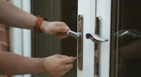 डीसी ने  प्रतिनियुक्त दंडाधिकारी को दिया दिशा-निर्देश, कहा, घरों में सतर्क और सुरक्षित रहें