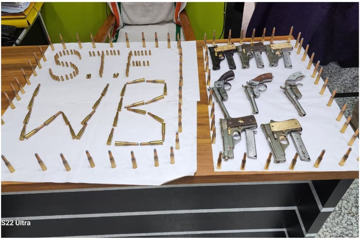 पंचायत चुनाव के पहले बंगाल एसटीएफ ने बड़ी संख्या में हथियार किया बरामद