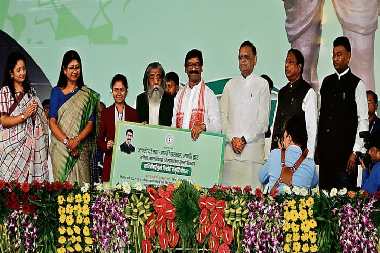 झारखंड स्थापना दिवस पर सूखा राहत योजना पोर्टल की शुरुआत, 945 लोगों को दिया गया नियुक्ति-पत्र