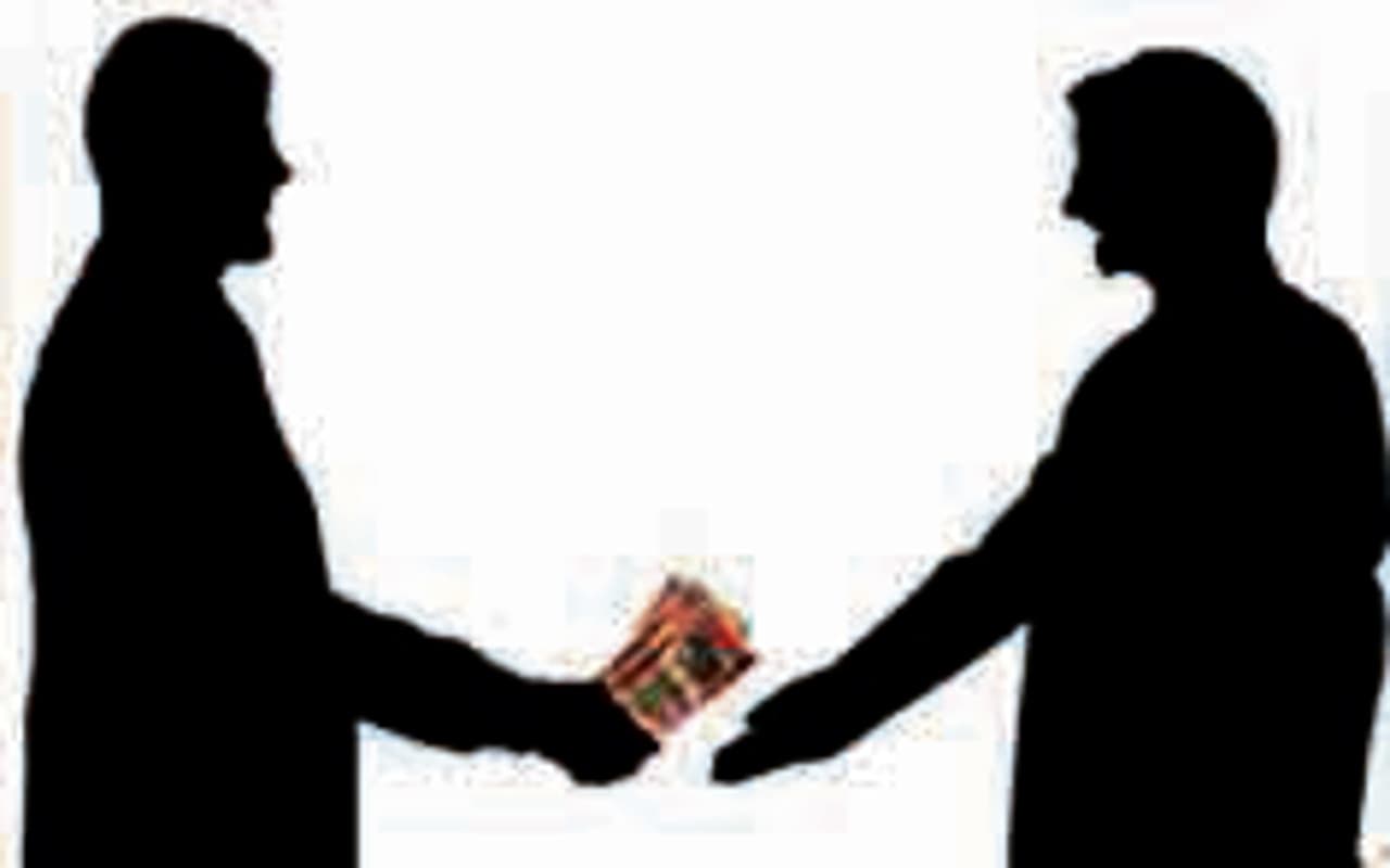 Prabhat Khabar Special: 5500 रुपये में घर बैठे बनाएं ड्राइविंग लाइसेंस! धनबाद DTO ऑफिस में दलालों का ऑफर