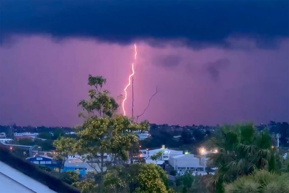 अमेरिका पर एक और खतरा, कोरोना संकट के बीच आने वाला है भीषण तूफान