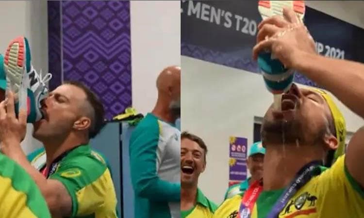 T20 WC जीतने के बाद ऑस्ट्रेलियाई खिलाड़ियों जूते में डालकर पीया बीयर, वीडियो देख लोगों का हुआ 'पेट खराब'