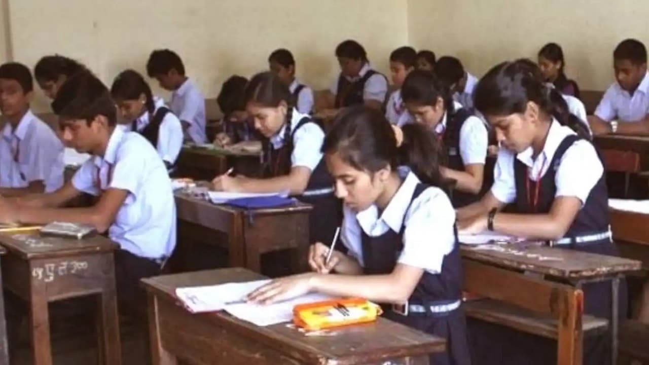 बिहार: दो लाख से अधिक बच्चों को नहीं मिल रहा मध्याह्न भोजन का लाभ, पटना के कई स्कूल प्रभावित, जानिए वजह..