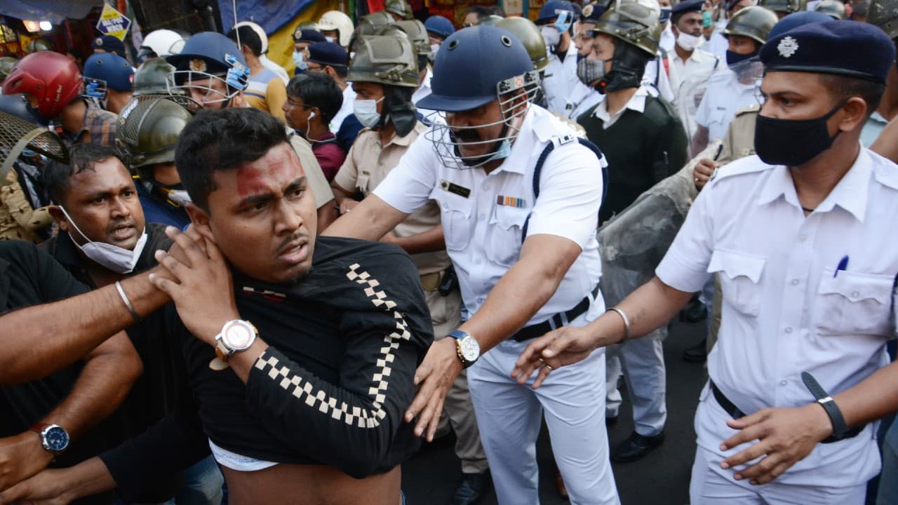 अनीस हत्याकांड के विरोध में छात्रों का राइटर्स मार्च, पुलिस से हुई झड़प, रणक्षेत्र बना पार्क सर्कस