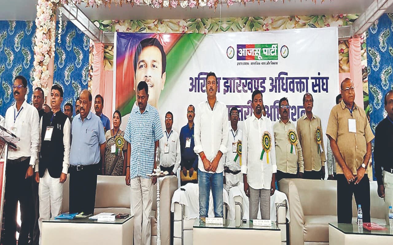 अधिवक्ता प्रतिक्रिया देने वाले ही नहीं  बल्कि करने वाले बनें : सुदेश महतो