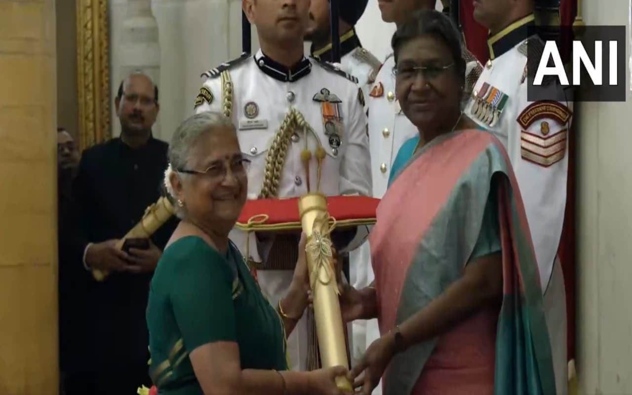 सास सुधा मूर्ति को पद्म पुरस्कार मिलने पर खुश हुए ब्रिटिश पीएम ऋषि सुनक, कही यह बात