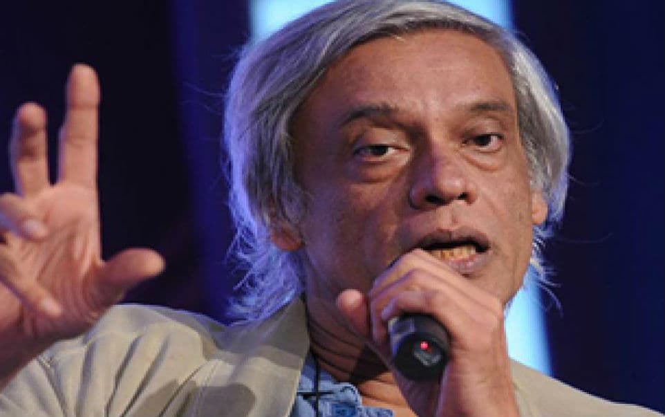 Corona से तभी लड़ा जा सकता है जब लोग एकजुट हों : सुधीर मिश्रा