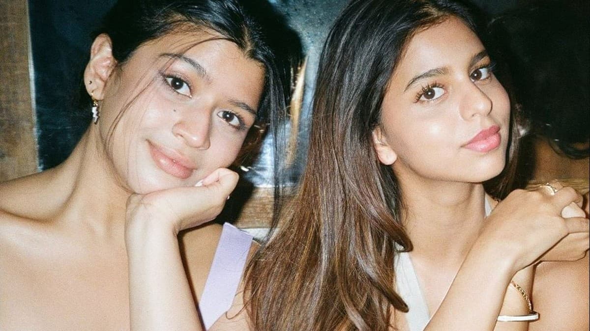 सुहाना खान अपने कॉलेज के दिनों को रहीं हैं मिस, दोस्तों संग शेयर की ये ग्लैमरस तसवीरें