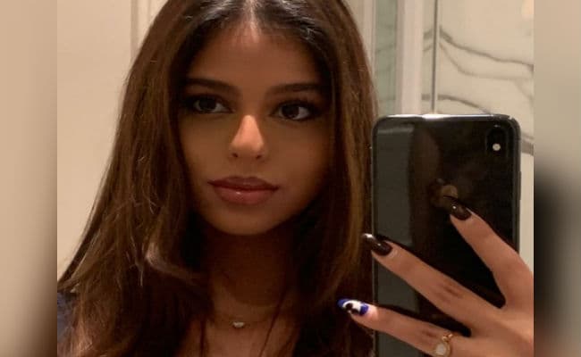 सुहाना खान व्‍हाइट क्रॉप टॉप में दिखीं बेहद ग्‍लैमरस, सोशल मीडिया पर तेजी से वायरल हो रही ये PHOTOS