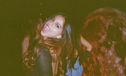 ब्लैक बैकलेस ड्रेस में सुहाना खान ने शेयर की लेटेस्ट फोटो, शाहरुख खान की बेटी डांस करते दिखी काफी ग्लैमरस