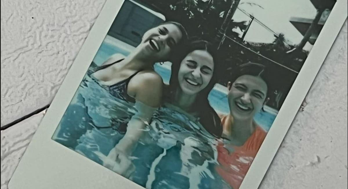 अनन्या पांडे ने सुहाना और शनाया संग की पूल में मस्ती, इस अंदाज में दिखीं तीनों स्टारकिड