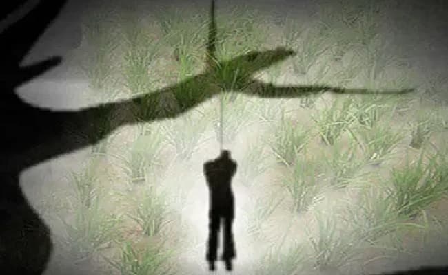 Lucknow: IPS अधिकारी के फार्म हाउस में पेड़ से लटका मिला मैनेजर का शव, परिजनों ने लगाया हत्या का आरोप